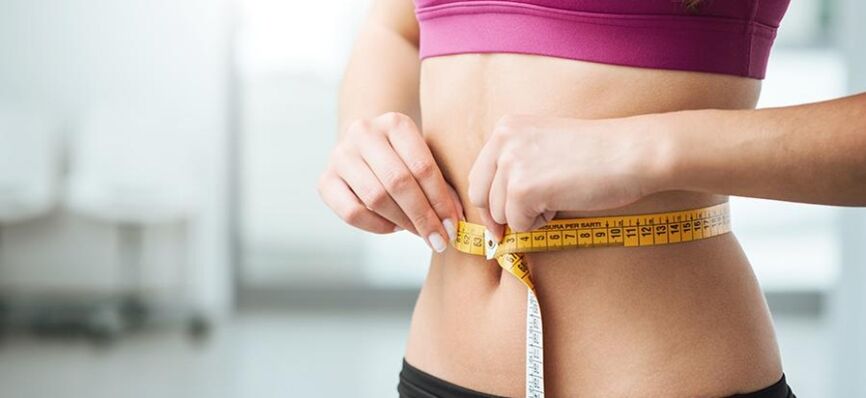 Girl measures waist circumference